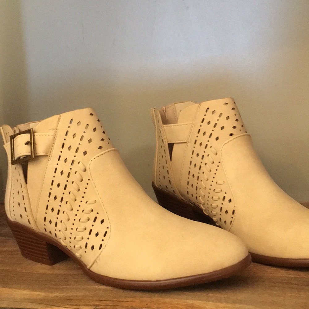 Qupid size 7 booties! NWOT